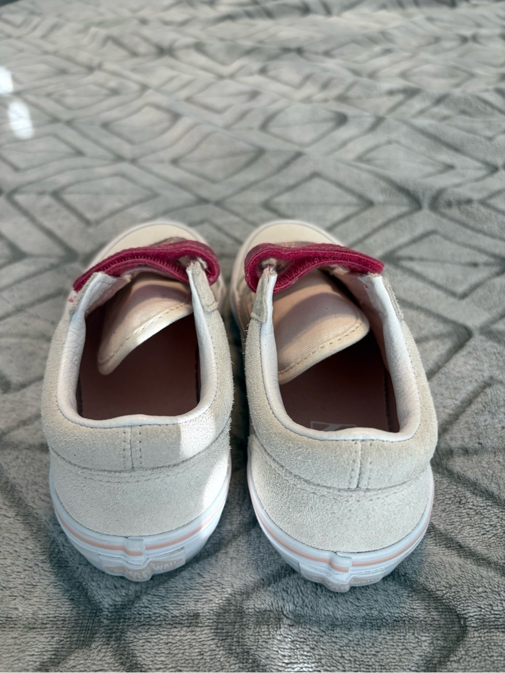 Vans Kids Suede Velcro Sneakers in Cream with Metallic Pink Accents Sz 1 - Picture 4 of 9